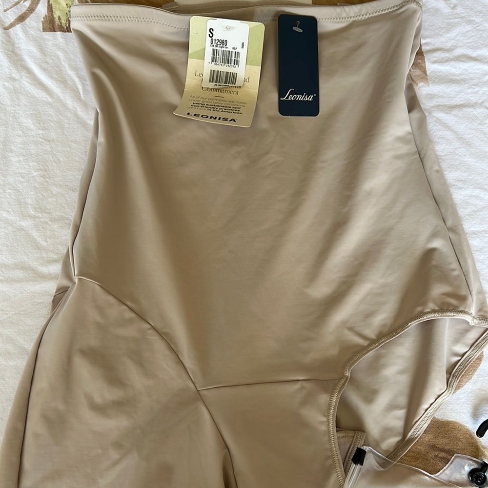 Brand new Leonisa High-Waisted One Leg Shaper Short